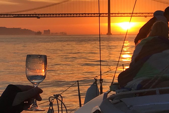 2 Hour Lisbon Sunset and Wine Sailing Tour - Key things to know before you book
