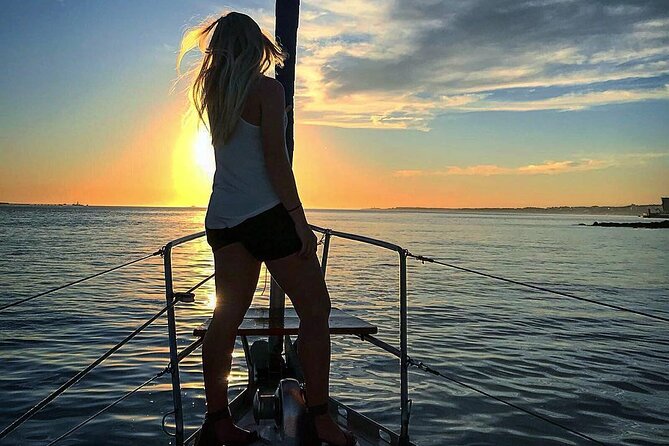 2 Hour Lisbon Sunset and Wine Sailing Tour - Two hours on the Tagus at sunset