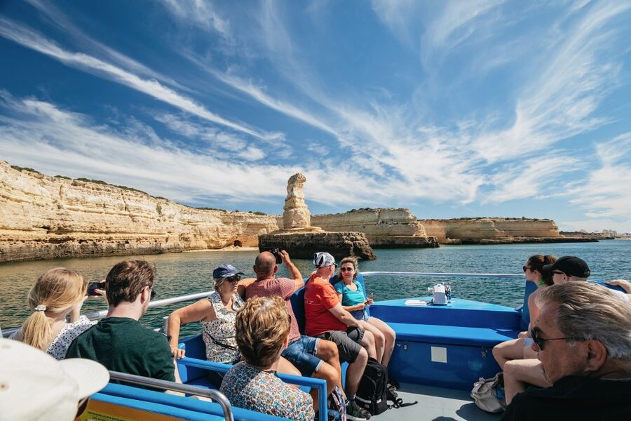 Albufeira: 2.5-Hour Benagil Caves & Dolphin Watching - Armação de Pêra and Nossa Senhora da Rocha
