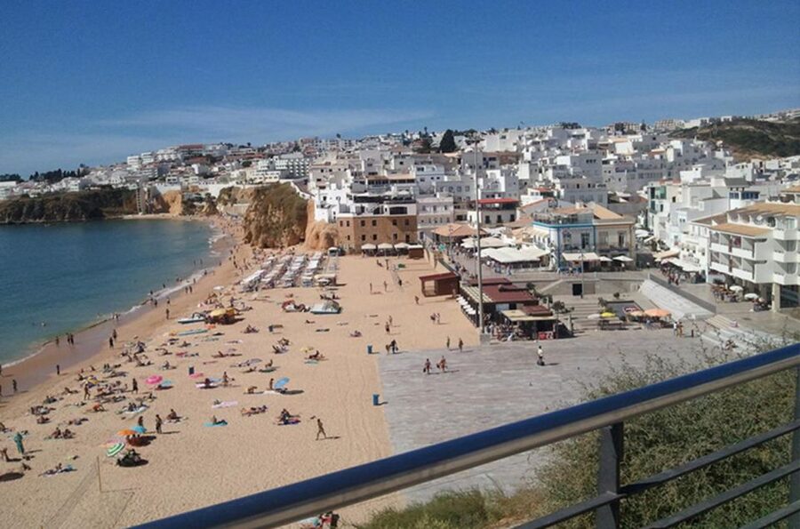 Albufeira: Beaches, Old Town, and Salgados Lagoon Jeep Tour - The coast begins at Praia dos Arrifes