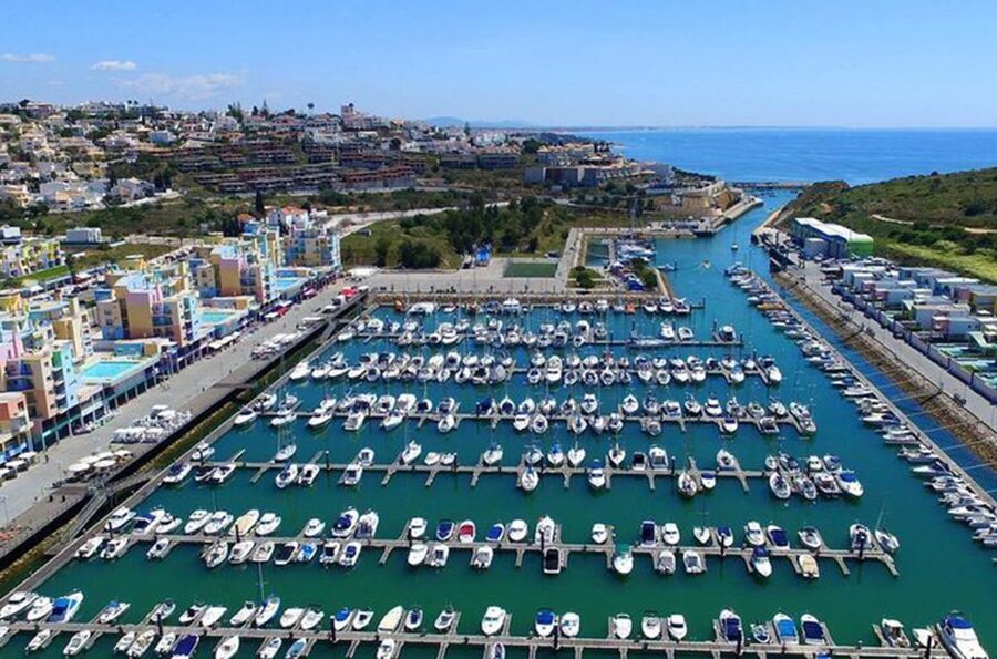 Albufeira: Beaches, Old Town, and Salgados Lagoon Jeep Tour - The longer sands of Praia da Galé