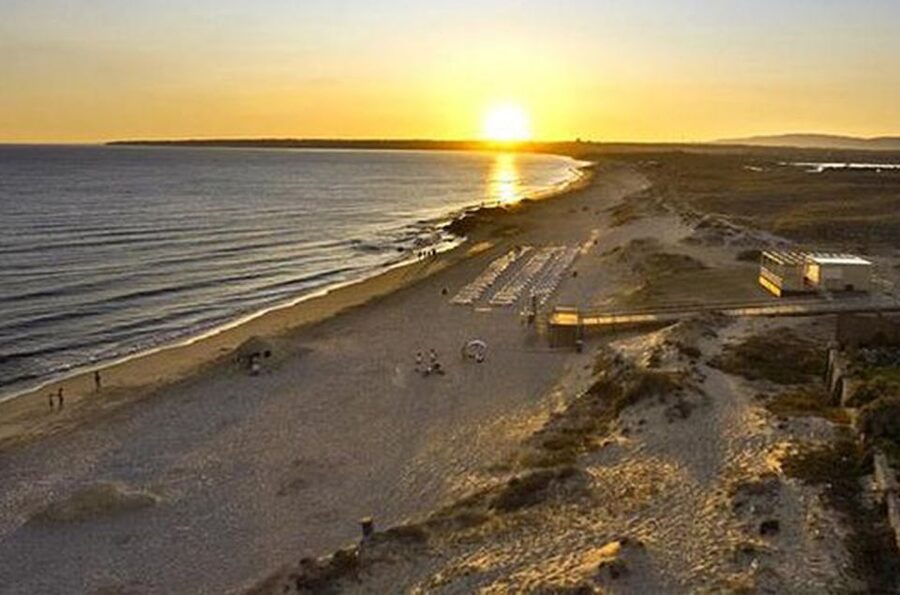 Albufeira: Beaches, Old Town, and Salgados Lagoon Jeep Tour - Salgados Lagoon and its colorful birdlife