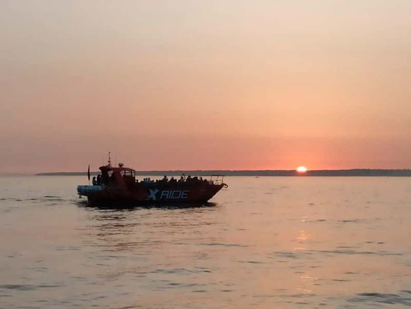 Albufeira: Benagil Cave Sunset Cruise - Natural arches and coastal grottos along the way