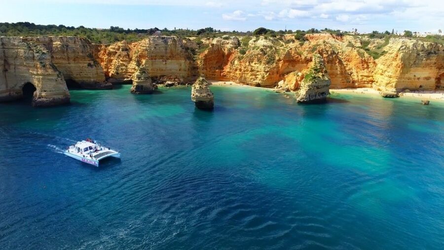 Albufeira: Catamaran Cruise with BBQ & Open Bar on the Beach - A beach lunch worth making time for