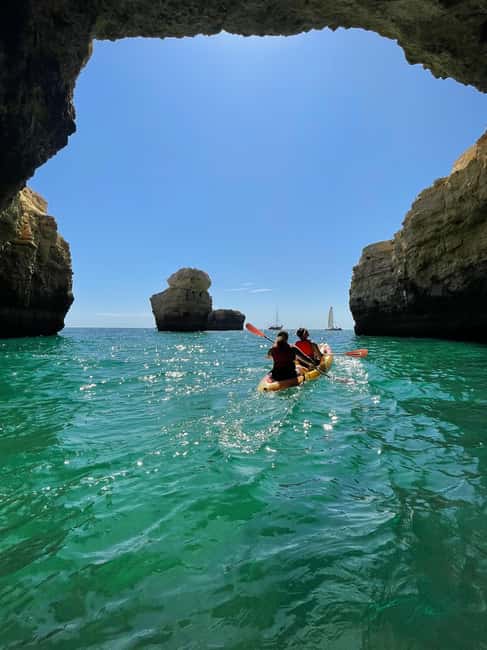 Albufeira: Kayak Tour of Hidden Caves and Secret Beaches - Praia do Ninho das Andorinhas, the small-beach stop