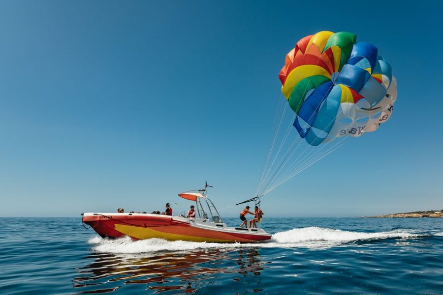Albufeira: Parasailing Boat Trip - Flying above Albufeira instead of beside it