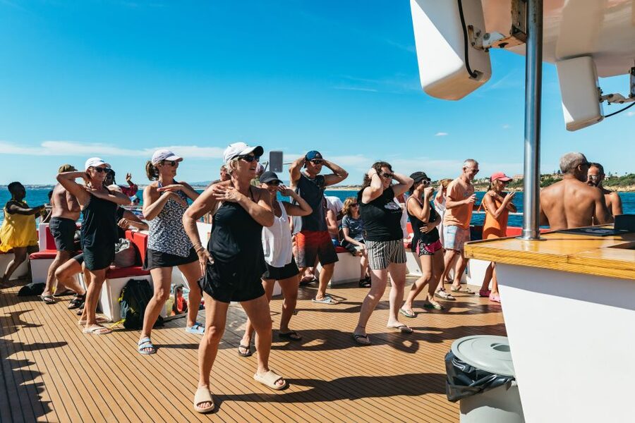 Albufeira: Sightseeing Cruise with Beach BBQ and Open Bar - Who will enjoy this Albufeira cruise?