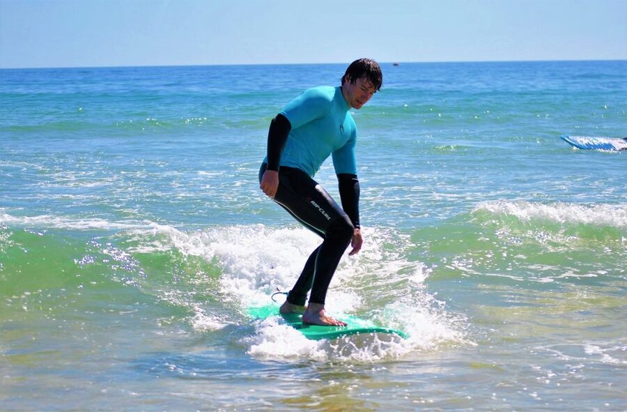 Albufeira: Surfing Lesson at Galé Beach - Learning to catch a wave at Galé Beach