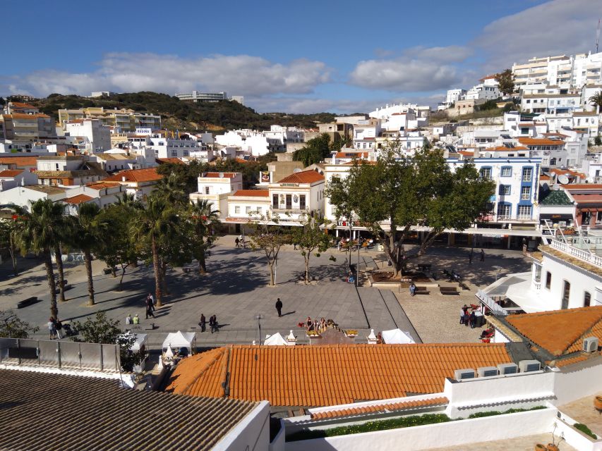 Albufeira: Tuk-tuk Sightseeing Tour - Olhos Dágua brings a smaller fishing-village feel