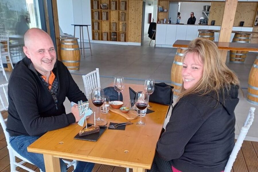 Albufeira/Vilamoura: Winery Tour with Wine Tasting and Tapas - Walking the vines and meeting the winemaker