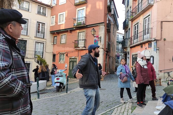 Alfama Tour in Lisbon Old Town - Portas do Sol and Santa Luzia viewpoints