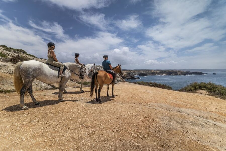 Algarve: 1-Hour Carrapateira Horseback Riding Tour - Photos, dogs, and the personal touches