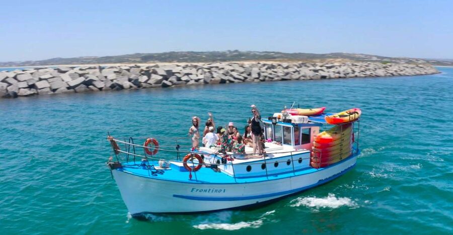Alvor: Explore Caves Boat and Kayak Tour - The first hour follows the coast from Alvor toward Praia do Vau