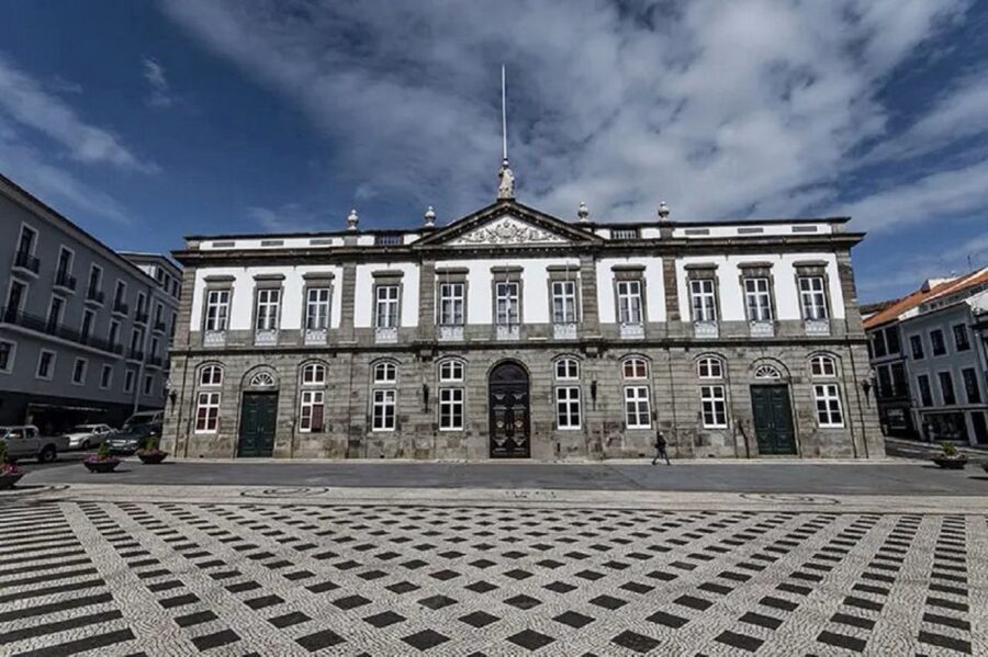 Angra do Heroísmo: Walking Tour with Local Pastry and Coffee - Key points to know before you go