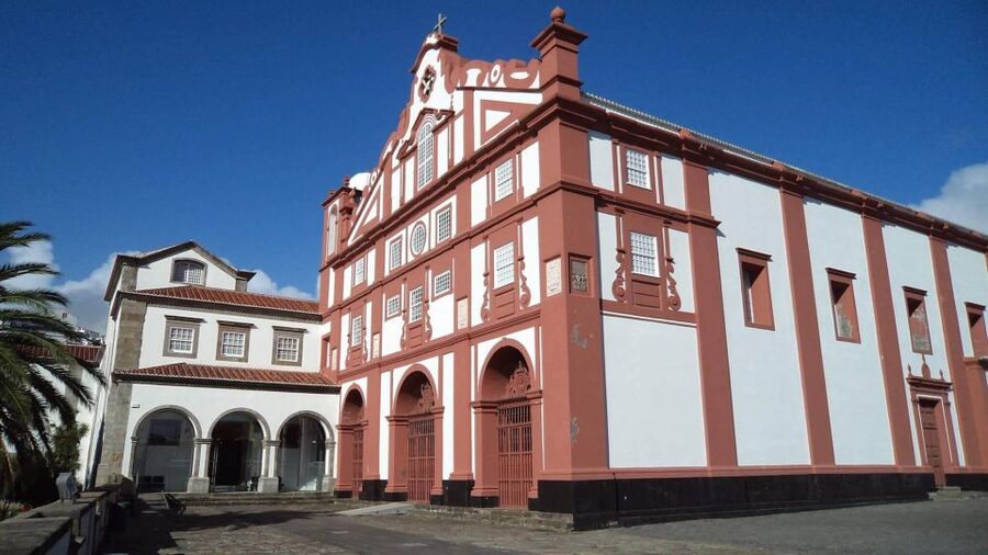 Angra do Heroísmo: Walking Tour with Local Pastry and Coffee - Teatro Angrense and the Duque da Terceira Garden