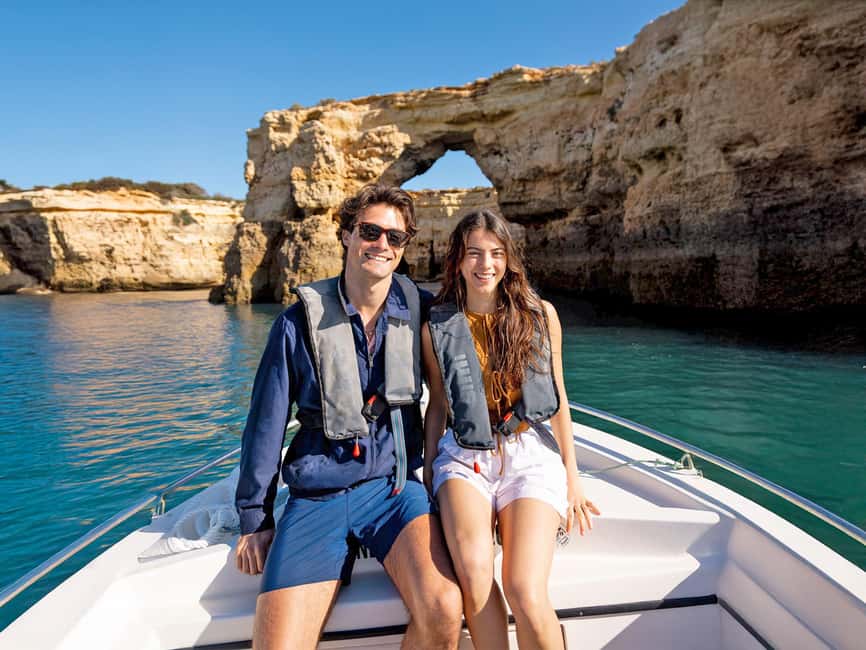 Armação de Pêra: Benagil´s 15 Best Caves Boat Tour - The crew and the value of a 10-person boat