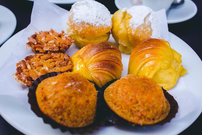 Authentic Food and Wine Tour in Porto by Food Lover Tour - Guides who add more than a script