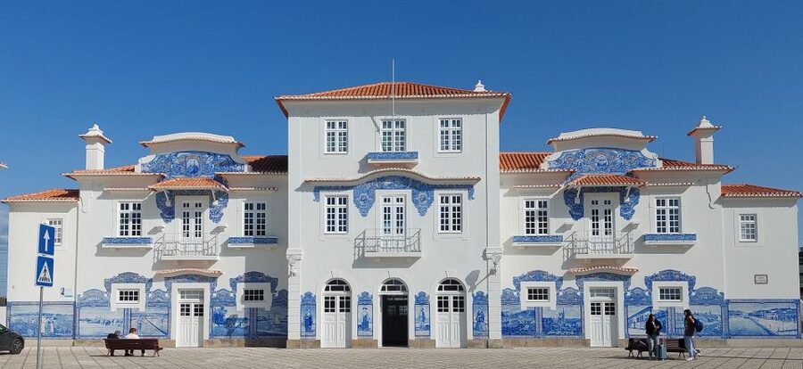Aveiro: Stories, Canals, and Azulejos Guided Walking Tour - Beira Mar, Tiles, and Changing Architectural Styles