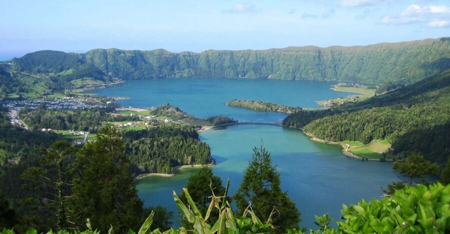 Azores: Sete Cidades Scenic Jeep Tour from Ponta Delgada - Why Sete Cidades is São Miguel’s classic outing