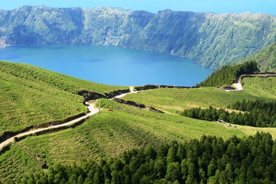 Azores: Sete Cidades Scenic Jeep Tour from Ponta Delgada - Sete Cidades puts the volcano under your feet