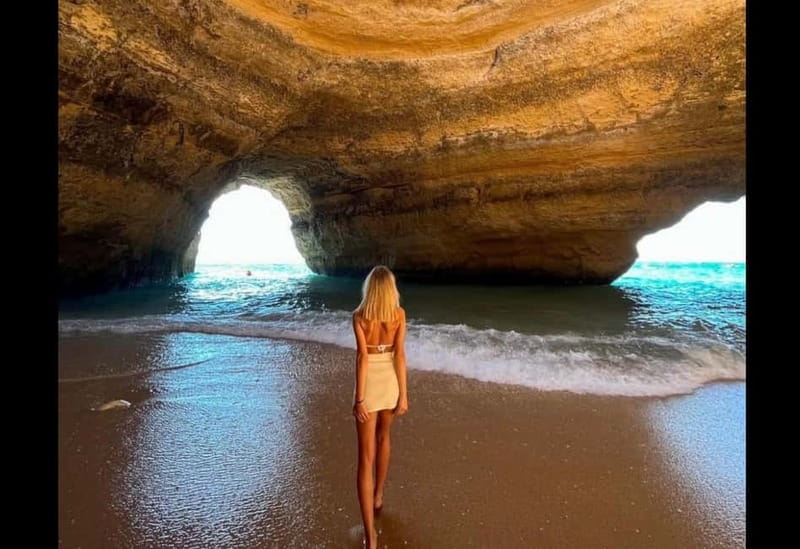 Benagil: Guided Kayak Tour inside caves and Praia da Marinha - Meeting at O Litoral and getting ready