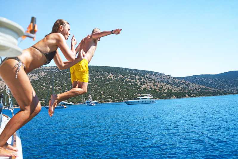 Boat Party to the Beach with Swimming Stops, DJ and Open Bar - A sunny change of pace on the Tagus