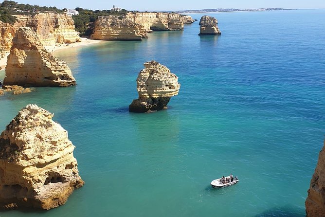 Boat Trip to the Benagil Caves from Armação de Pêra - Why this short Benagil trip works