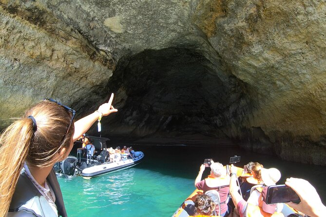 Boat trip to the caves of Benagil - Exploring the Carvoeiro caves by boat