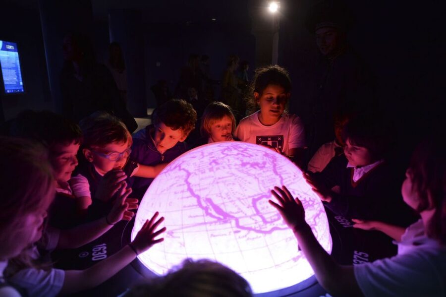 Bridges Cruise with World of Discoveries or Sunset Option - Who will enjoy this Porto cruise?