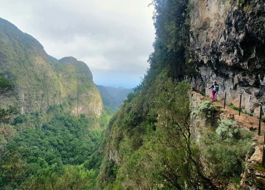 Caldeirão Verde: Queimadas PR9 Transfer and Self-Guided Hike - Rain can improve the mood, but not the footing