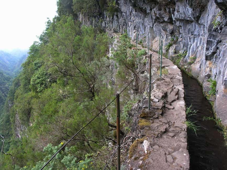 Caldeirão Verde: Queimadas PR9 Transfer and Self-Guided Hike - From your hotel to Queimadas Park