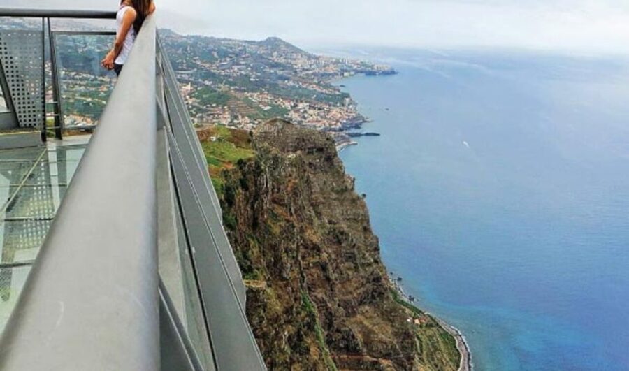 Câmara de Lobos/Sky Walk (Cabo Girão) : Private Tuk Tuk Tour - Leaving Funchal along Monumental Street