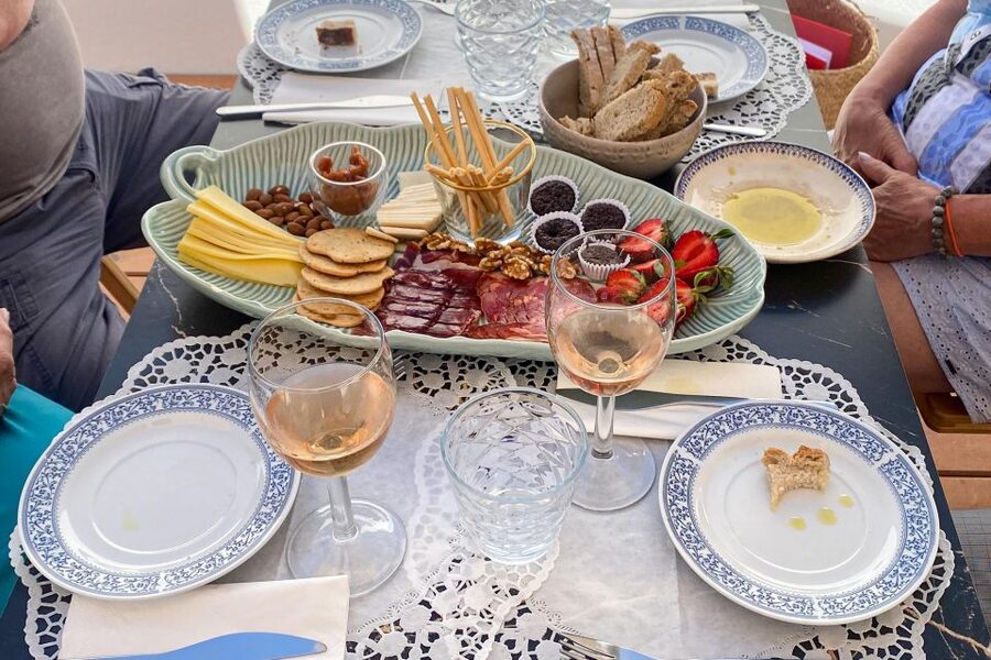 Carvoeiro/Portimão/Alvor: Wine Tour w/ Tasting, Tapas, Music - Paulo’s songs are part of the experience