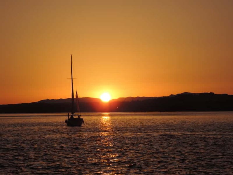 Cascais: Sunset Boat Trip with Welcome Drinks - Key points to know before you book