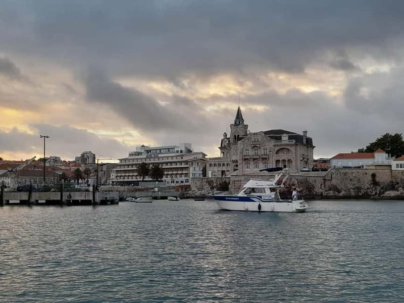 Cascais: Sunset Boat Trip with Welcome Drinks - The crew makes the difference