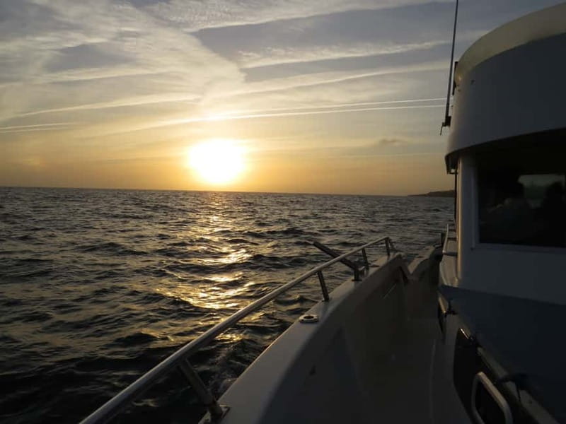 Cascais: Sunset Boat Trip with Welcome Drinks - From Gate H to the open Atlantic