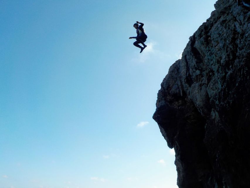 Coasteering Algarve: Cliff Jump, Swim & Climb in Sagres - The safety briefing sets the tone