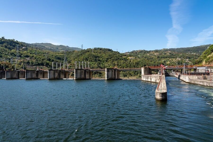 Day Cruise from Porto to Pinhão with Breakfast and Lunch - A full day from Porto into wine country