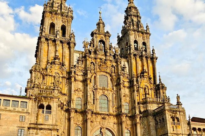 Day Trip from Porto to Santiago de Compostela and Valença - Arriving at Santiago Cathedral