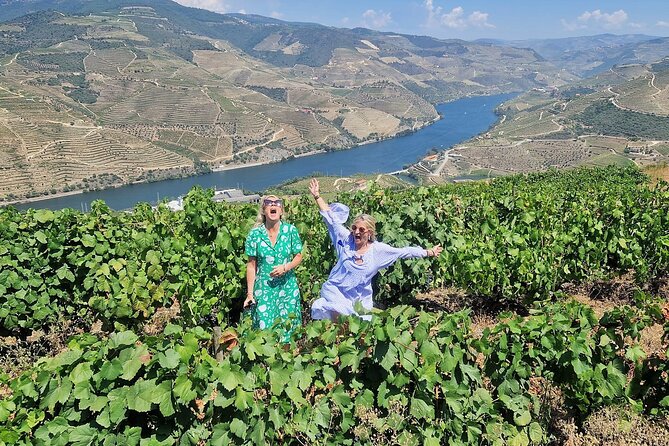 Douro Valley-Expert Guide-Boat-Lunch-Tastings-Offer wine bottle - Returning on National Road 222