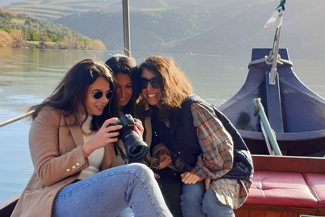 Douro Valley-Expert Guide-Boat-Lunch-Tastings-Offer wine bottle - What the guide adds to the day