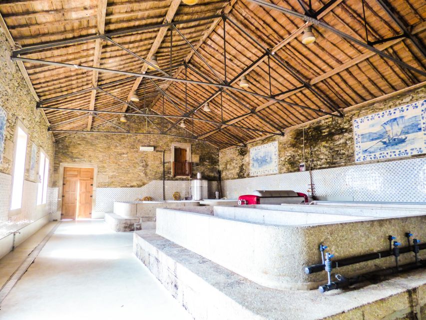 Douro Valley: (Pinhão) Quinta da Foz - Tour&Tasting 5 WINES - Inside the old cellar
