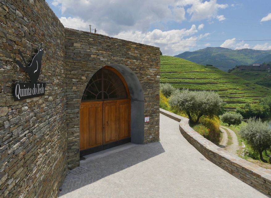Douro Valley: Winery Tour at Quinta do Tedo and Tastings - Finding the estate east of Folgosa