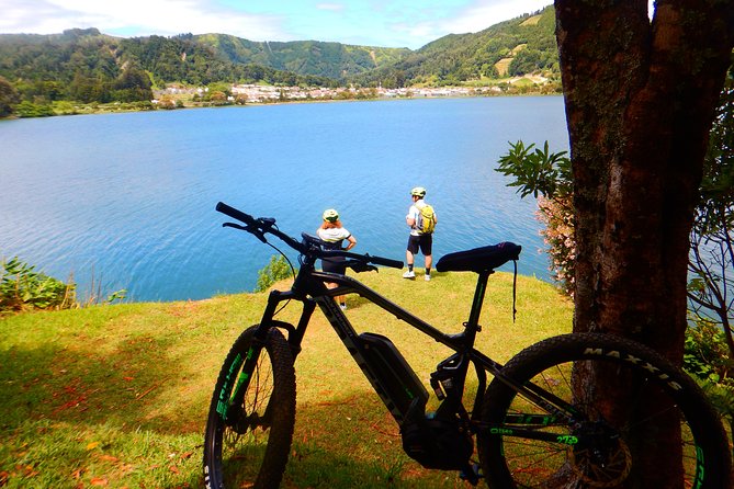 E-bike Sete Cidades- "All Mountain" bike program - Vista do Rei and the famous lake view