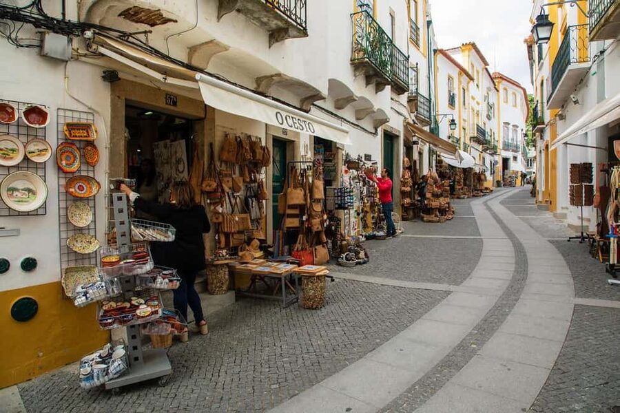 Évora: Private tour with entrance tickets to main monuments - The quieter streets are part of the value