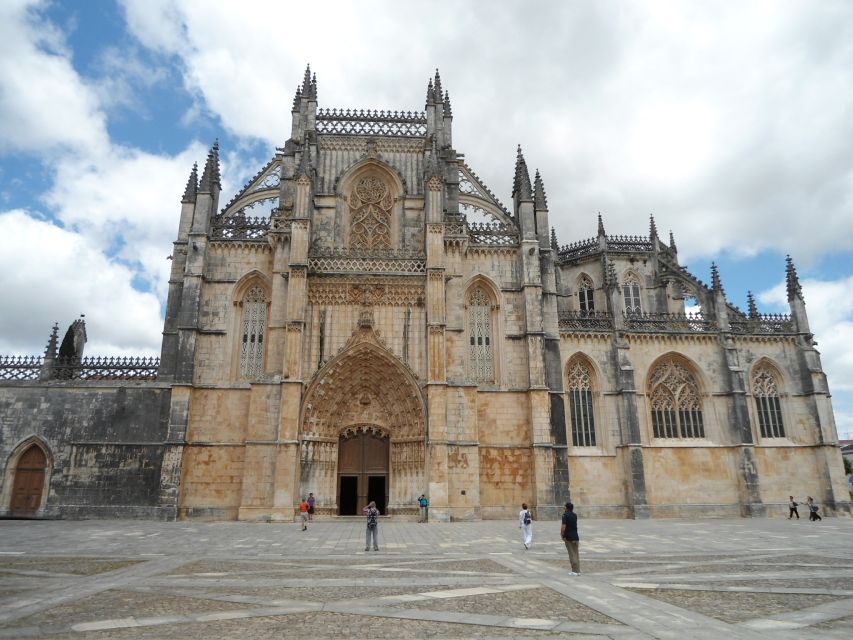 Fátima, Batalha, Alcobaça, Nazaré and Óbidos Private Tour - Fátima, Portugal’s major pilgrimage center