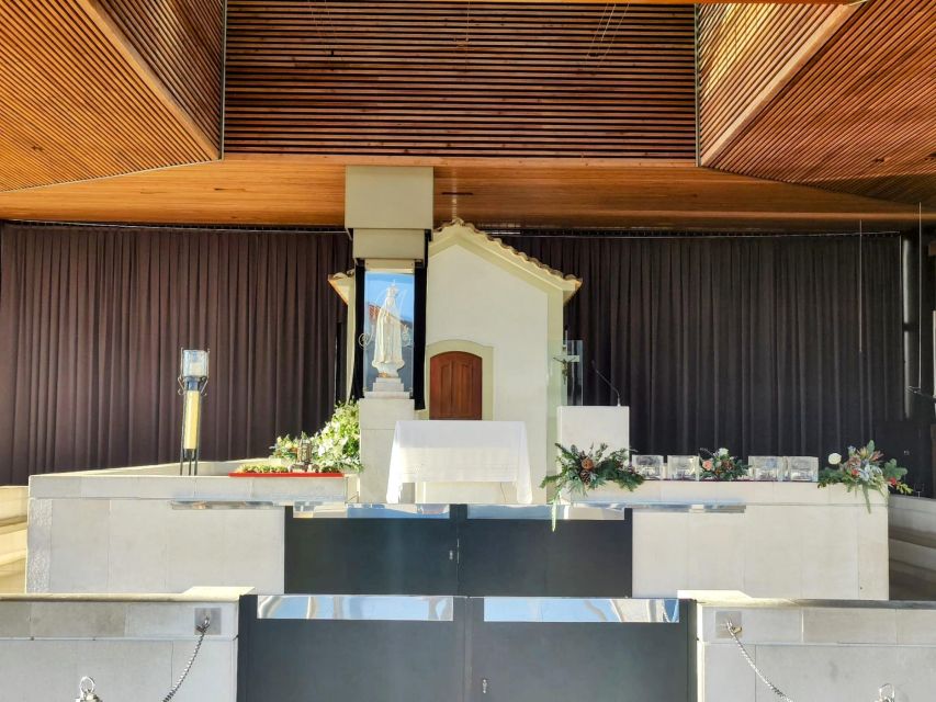 Fátima Private Tour: Shrine| Sacred Path |Shepherds House - The Chapel of the Apparitions and the two basilicas