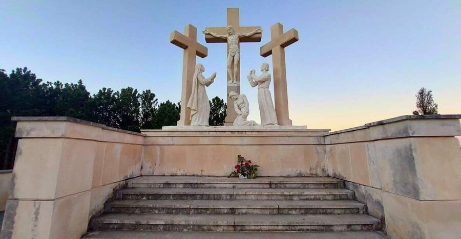 Fátima Private Tour: Shrine| Sacred Path |Shepherds House - Walking the Via Sacra