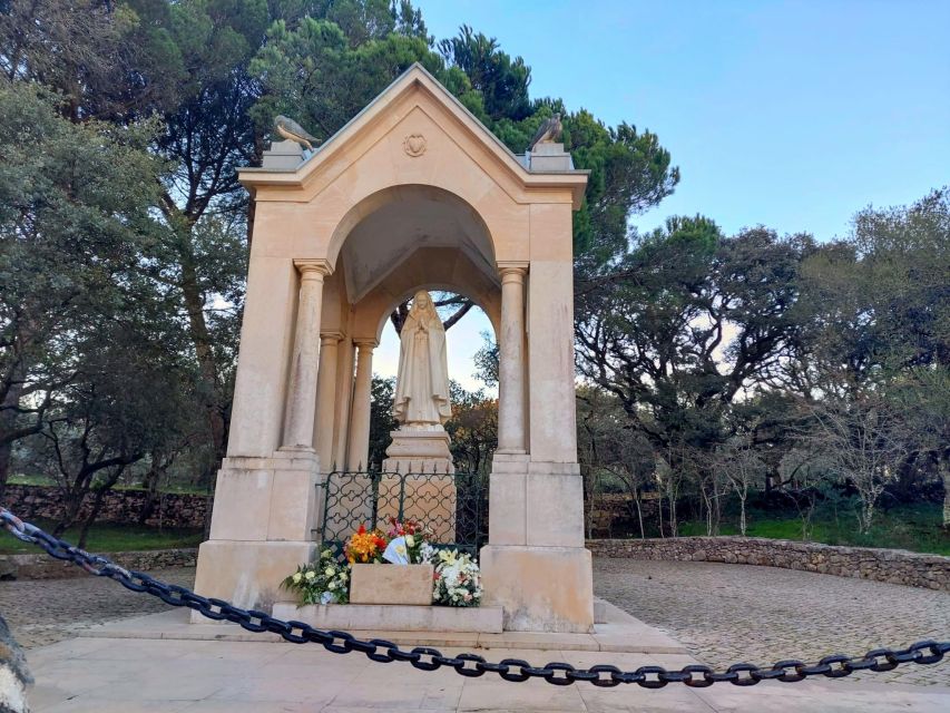 Fátima Private Tour: Shrine| Sacred Path |Shepherds House - The parish church and the panoramic viewpoint