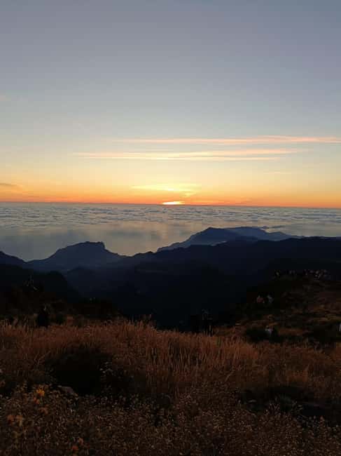 From 0 to 1818 meters to Pico do Arieiro Sunrise - The sunrise: color, clouds, and changing views